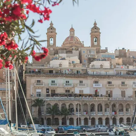 Arcanum 1 Very Close To Seafront Bus Station And Ferry To Valletta Apartment *