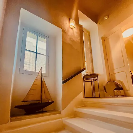 Arcanum 1 Very Close To Seafront Bus Station And Ferry To Valletta Senglea