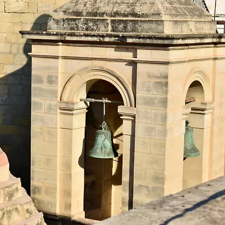 Arcanum 1 Very Close To Seafront Bus Station And Ferry To Valletta Senglea