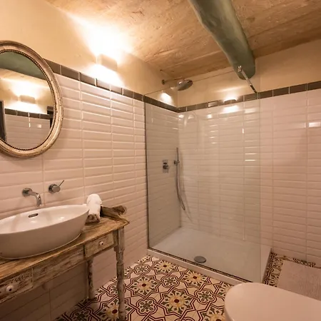 Arcanum 1 Very Close To Seafront Bus Station And Ferry To Valletta Senglea