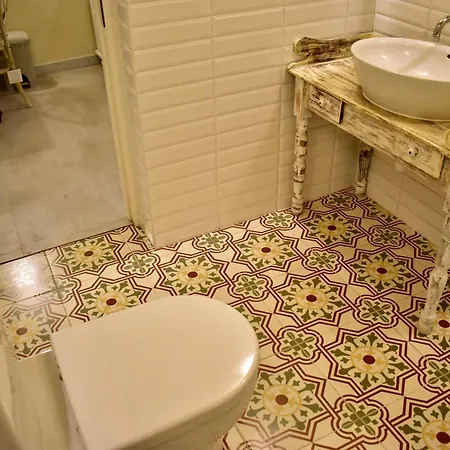 Arcanum 1 Very Close To Seafront Bus Station And Ferry To Valletta