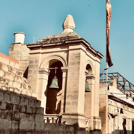 Arcanum 1 Very Close To Seafront Bus Station And Ferry To Valletta *