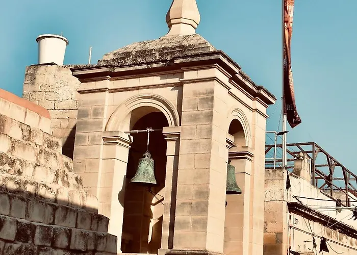 Arcanum 1 Very Close To Seafront Bus Station And Ferry To Valletta *