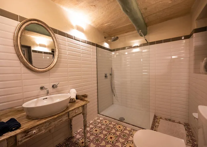 Arcanum 1 Very Close To Seafront Bus Station And Ferry To Valletta セングレア